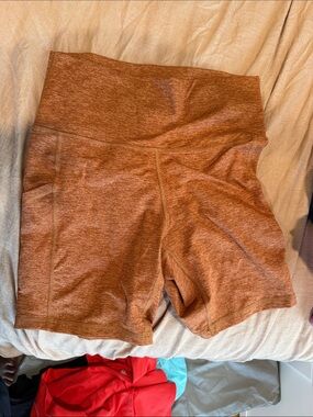 High-Rise Bike Shorts in Rust Heather